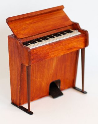 piano kit, dockskåp, tittskåp