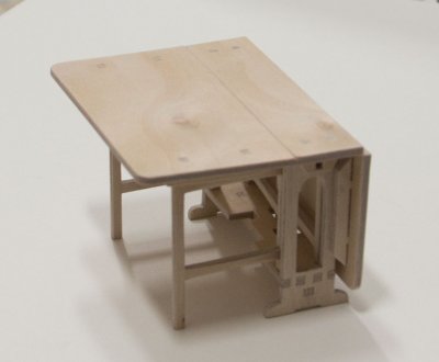 dockskap_miniatyrer_tittskap_dukkehus